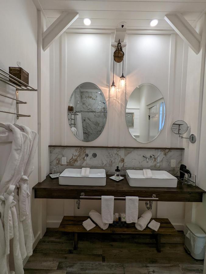 Autumn Lane B&B, Farmhouse Elegance & Stunning Lakeviews West Kelowna Zewnętrze zdjęcie