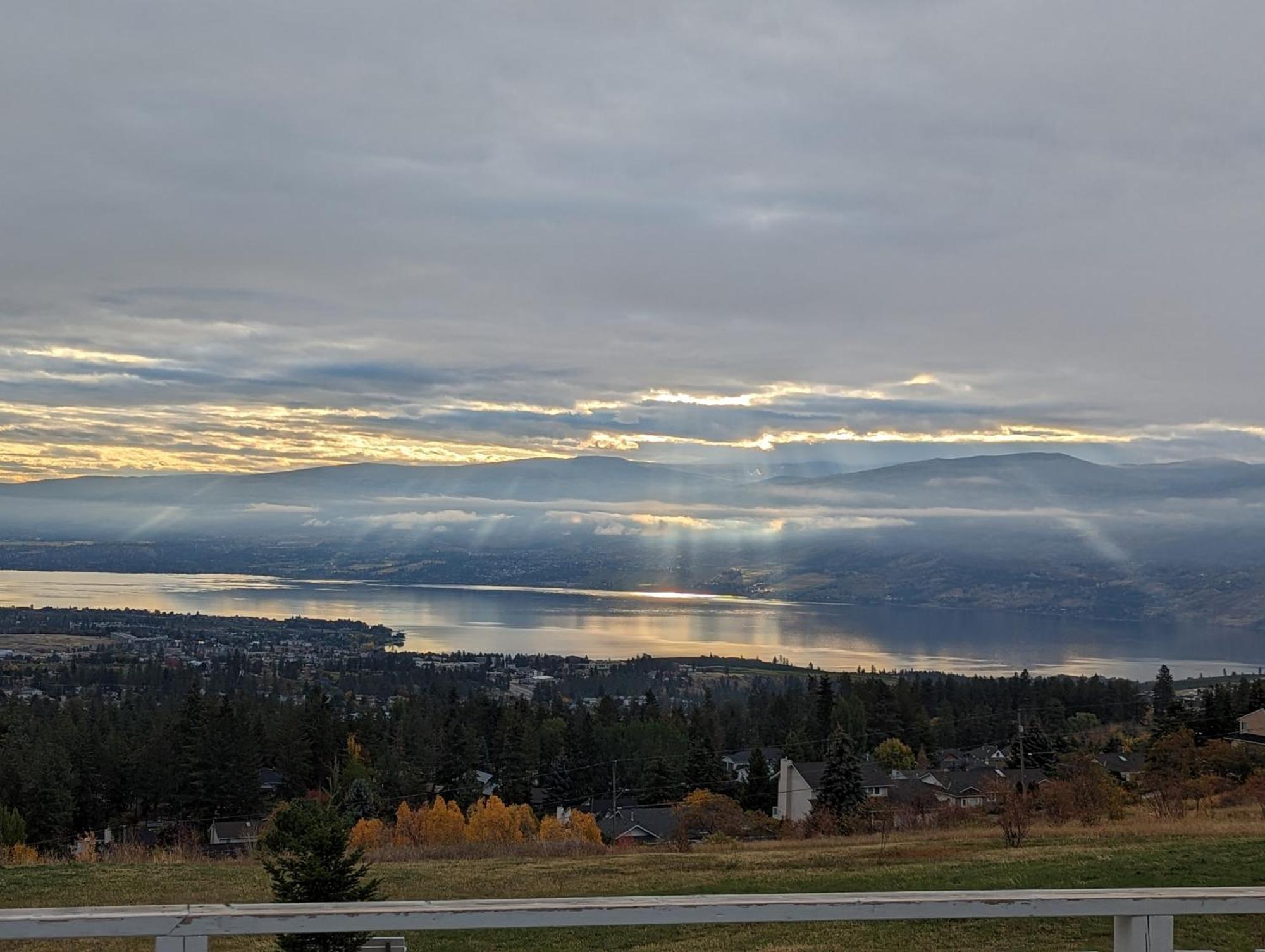 Autumn Lane B&B, Farmhouse Elegance & Stunning Lakeviews West Kelowna Zewnętrze zdjęcie