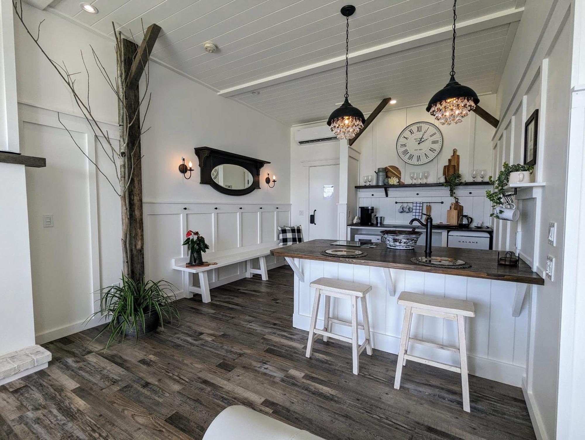 Autumn Lane B&B, Farmhouse Elegance & Stunning Lakeviews West Kelowna Zewnętrze zdjęcie