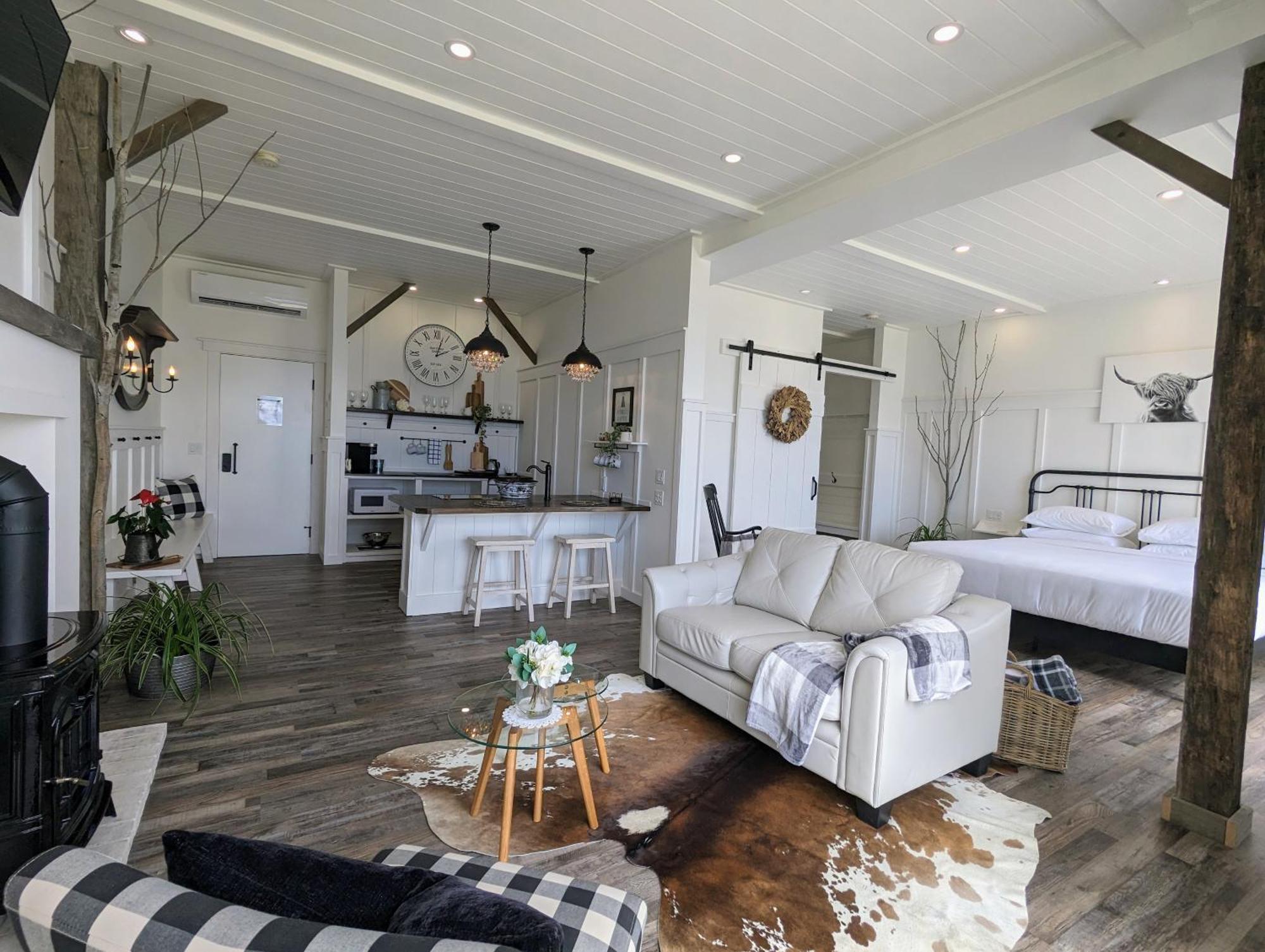 Autumn Lane B&B, Farmhouse Elegance & Stunning Lakeviews West Kelowna Zewnętrze zdjęcie