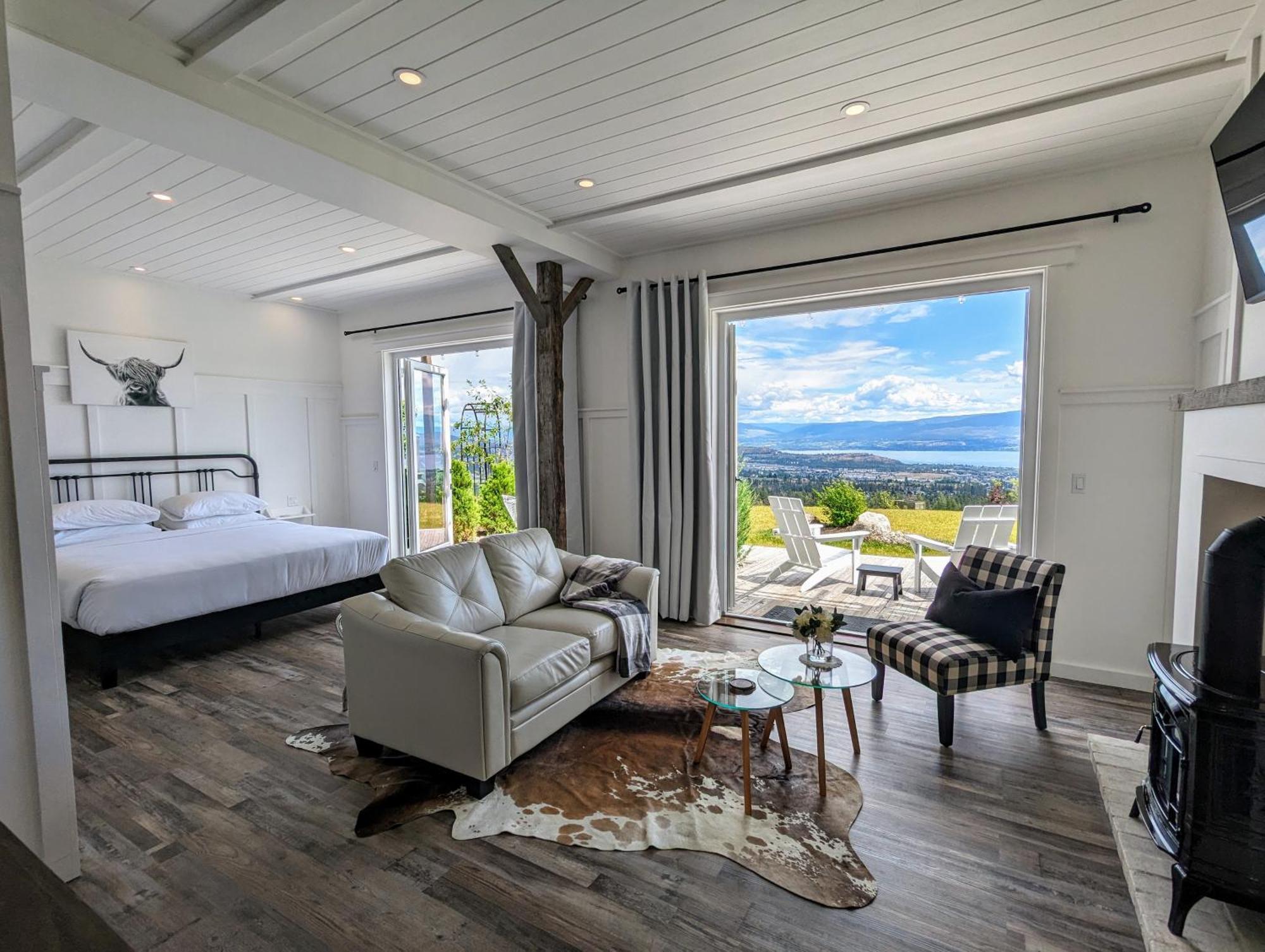 Autumn Lane B&B, Farmhouse Elegance & Stunning Lakeviews West Kelowna Zewnętrze zdjęcie