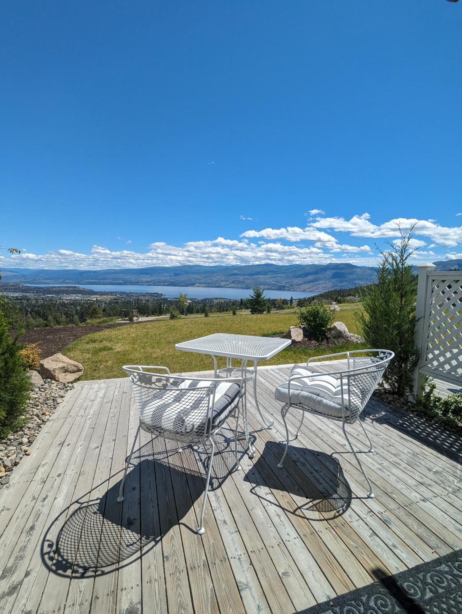 Autumn Lane B&B, Farmhouse Elegance & Stunning Lakeviews West Kelowna Zewnętrze zdjęcie