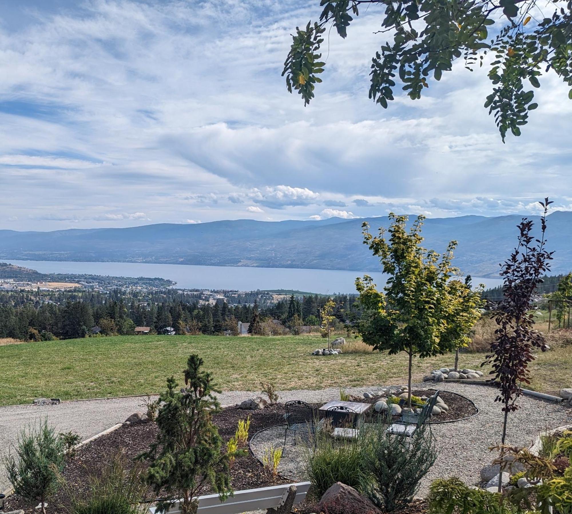 Autumn Lane B&B, Farmhouse Elegance & Stunning Lakeviews West Kelowna Zewnętrze zdjęcie
